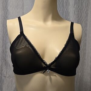 Elegant Black Lace Bralette Large